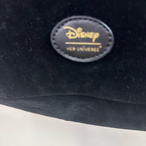 Her Universe Disney Hocus Pocus Black Icons Velvet Embroidered Crossbody Bag NWT - Picture 16 of 16